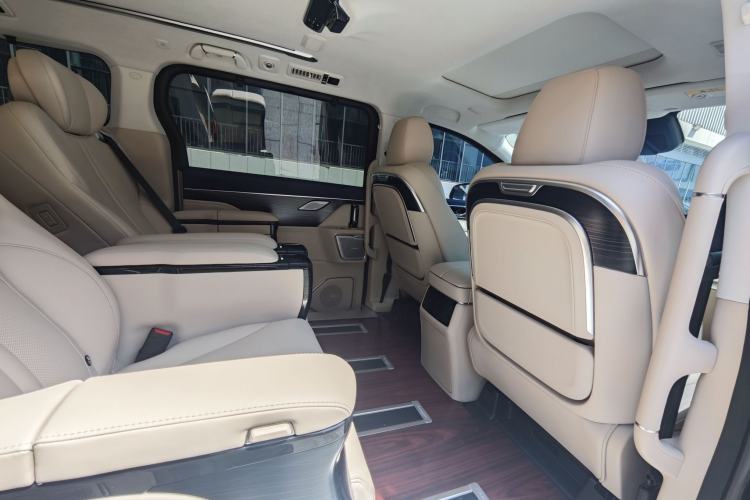 Used Wey Gaoshan 2023 Four-Wheel-Drive Executive Extended Version Interior 3