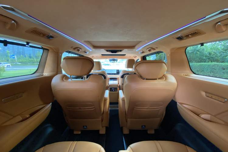 Used Wey Gaoshan 2023 Four-Wheel-Drive Executive Extended Version Interior 3