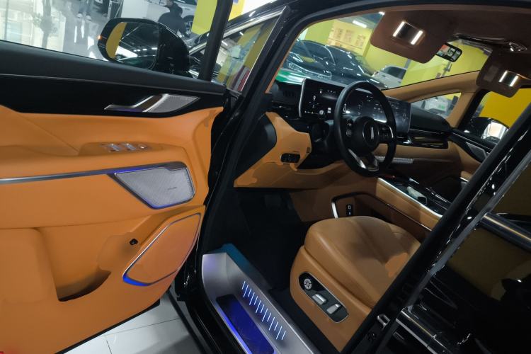 Used Wey Gaoshan 2023 Four-Wheel-Drive Executive Extended Version Interior 3