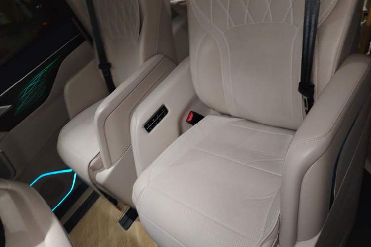 Used Wey Gaoshan 2023 Four-Wheel Drive Flagship Edition Interior 4