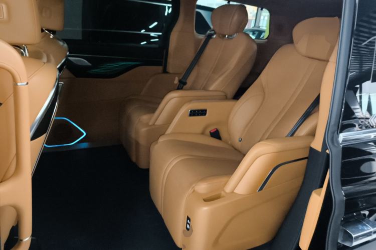 Used Wey Gaoshan 2023 Four-Wheel-Drive Executive Extended Version Interior 4