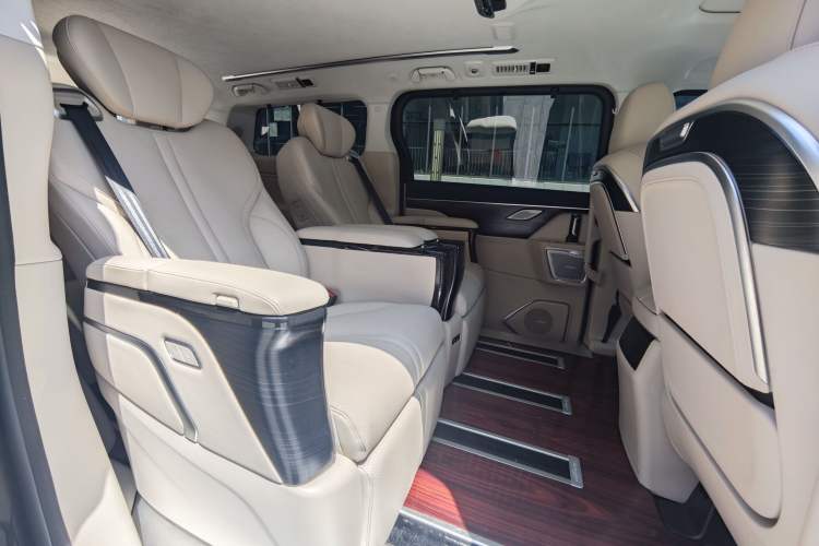 Used Wey Gaoshan 2023 Four-Wheel-Drive Executive Extended Version Interior 5
