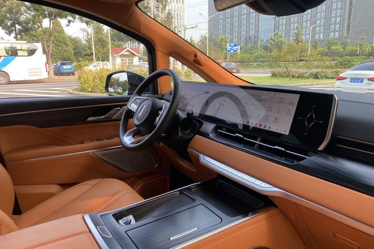 Used Wey Gaoshan 2023 Four-Wheel-Drive Executive Extended Version Interior 5