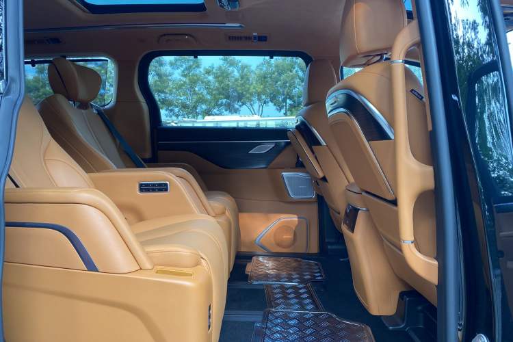 Used Wey Gaoshan 2023 Four-Wheel-Drive Executive Extended Version Interior 6
