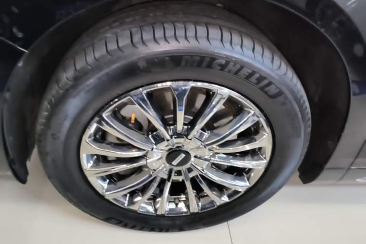 Used Wey Gaoshan 2023 Four-Wheel-Drive Executive Extended Version Left Front Wheel Hub