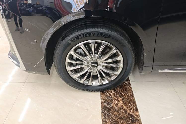 Used Wey Gaoshan 2023 Four-Wheel-Drive Executive Extended Version Left Front Wheel Hub