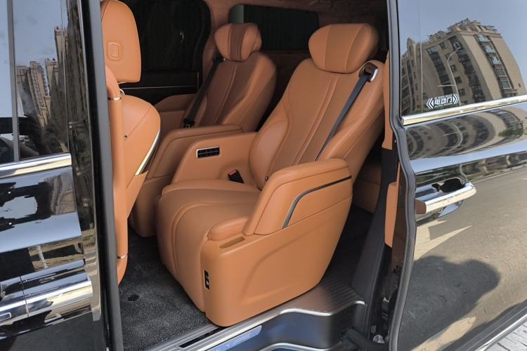 Used Wey Gaoshan 2023 Four-Wheel-Drive Executive Extended Version Left Rear Seat