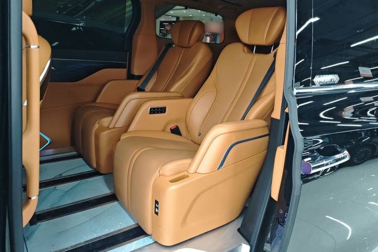 Used Wey Gaoshan 2023 Four-Wheel-Drive Executive Extended Version Left Rear Seat