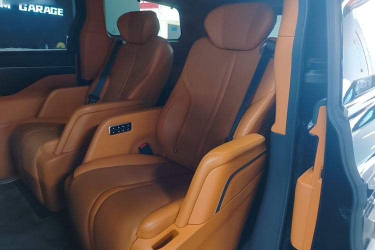 Used Wey Gaoshan 2023 Four-Wheel-Drive Executive Extended Version Left Rear Seat