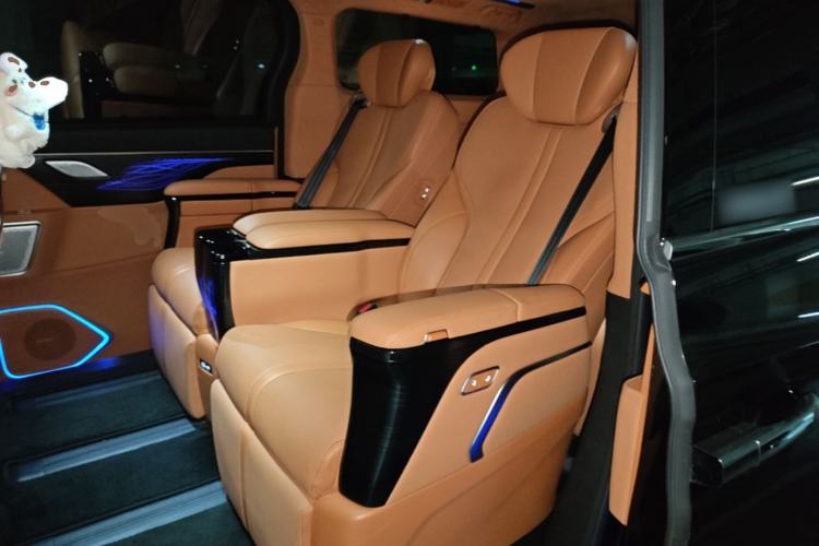 Used Wey Gaoshan 2023 Four-Wheel-Drive Executive Extended Version Left Rear Seat
