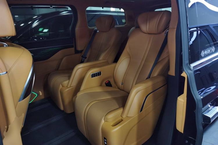 Used Wey Gaoshan 2023 Four-Wheel-Drive Executive Extended Version Left Rear Seat