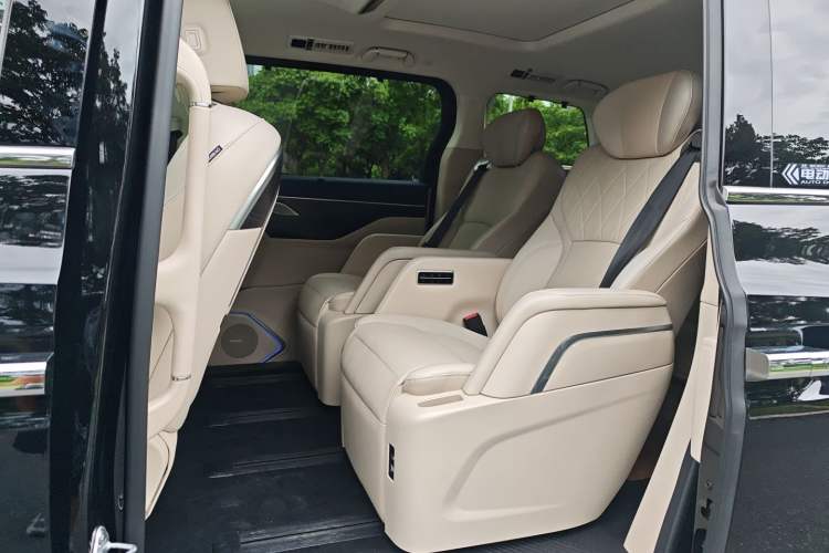 Used Wey Gaoshan 2023 Four-Wheel Drive Flagship Edition Left Rear Seat