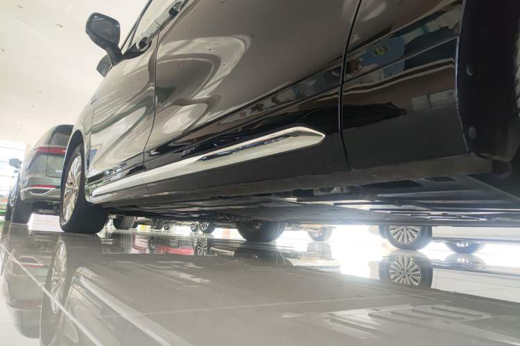 Used Wey Gaoshan 2023 Four-Wheel-Drive Executive Extended Version Left Side Sill