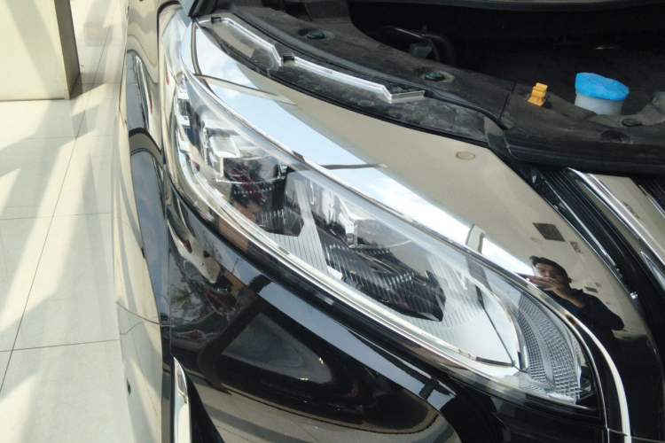 Used Wey Gaoshan 2023 Four-Wheel-Drive Executive Extended Version Right Front Headlight