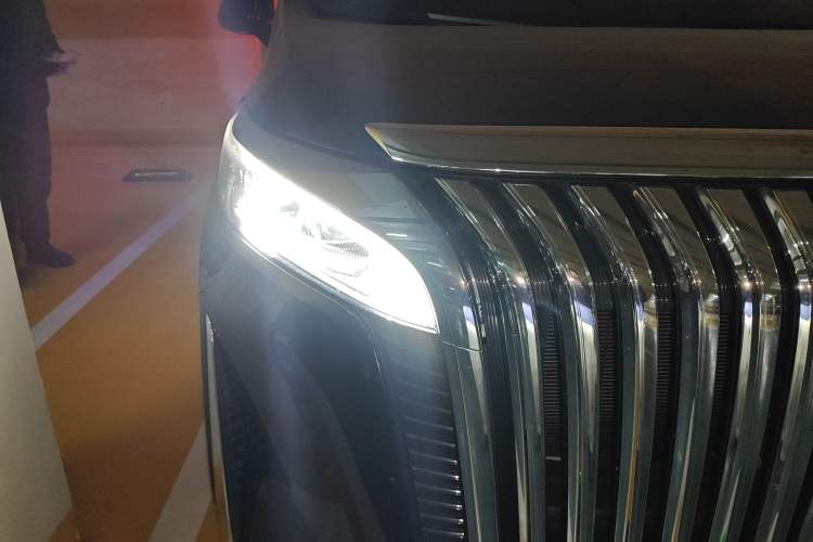 Used Wey Gaoshan 2023 Four-Wheel-Drive Executive Extended Version Right Front Headlight