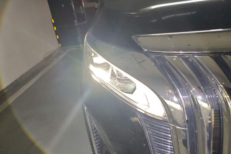 Used Wey Gaoshan 2023 Four-Wheel Drive Flagship Edition Right Front Headlight