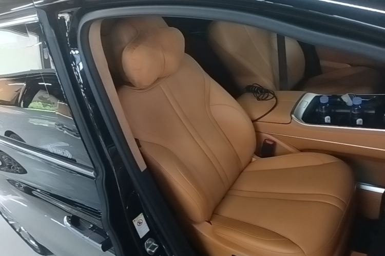 Used Wey Gaoshan 2023 Four-Wheel-Drive Executive Extended Version Right Front Seat