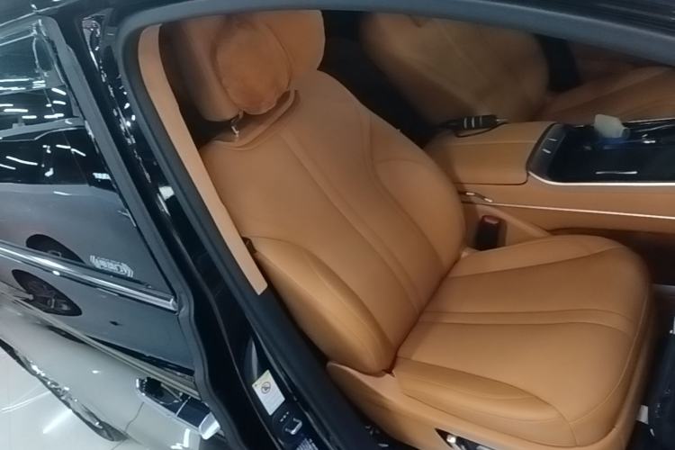 Used Wey Gaoshan 2023 Four-Wheel-Drive Executive Extended Version Right Front Seat