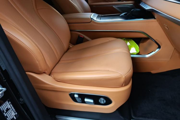 Used Wey Gaoshan 2023 Four-Wheel-Drive Executive Extended Version Right Front Seat