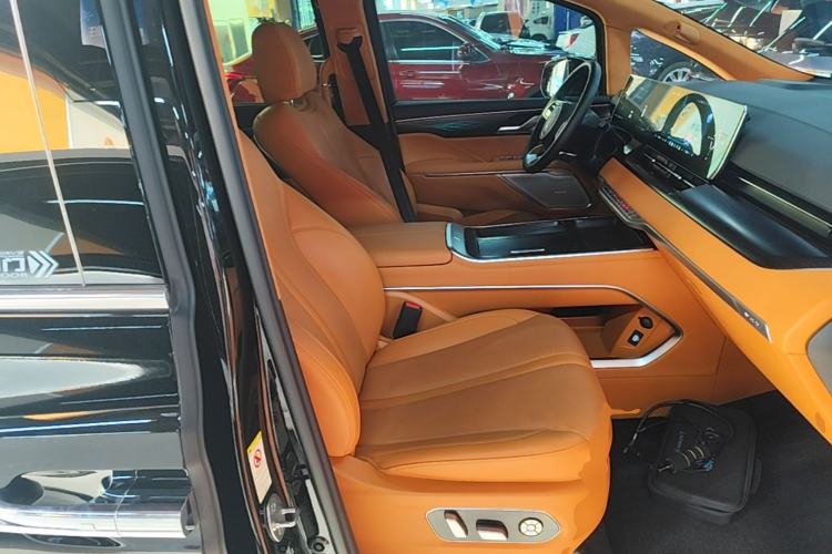 Used Wey Gaoshan 2023 Four-Wheel-Drive Executive Extended Version Right Front Seat