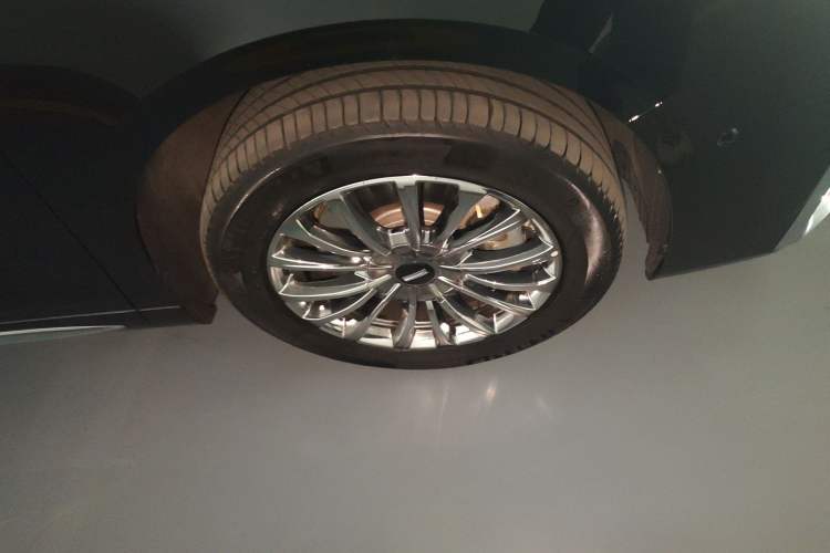 Used Wey Gaoshan 2023 Four-Wheel-Drive Executive Extended Version Right Front Wheel Hub