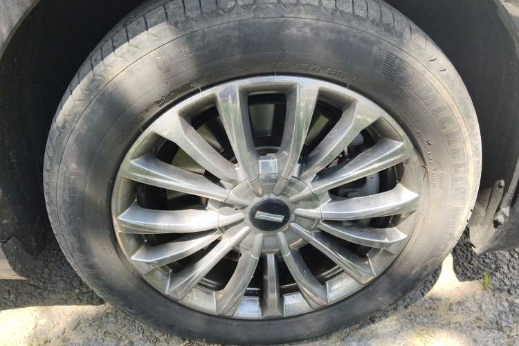 Used Wey Gaoshan 2023 Four-Wheel-Drive Executive Extended Version Right Front Wheel Hub