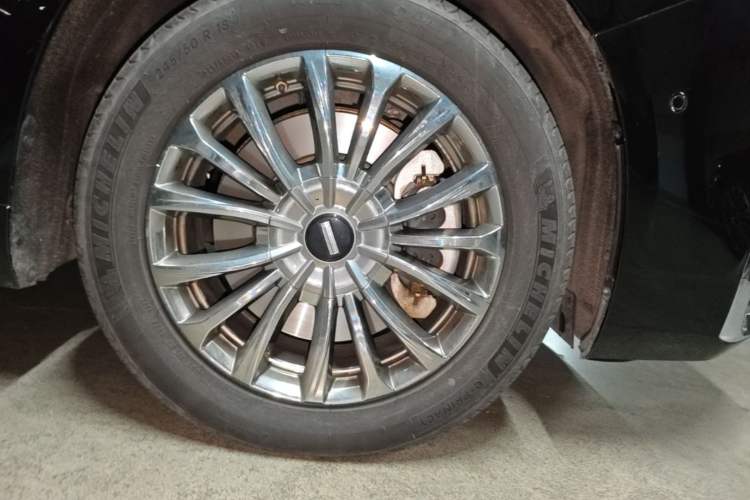 Used Wey Gaoshan 2023 Four-Wheel-Drive Executive Extended Version Right Front Wheel Hub