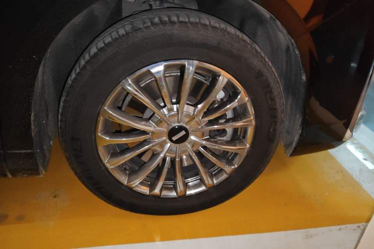 Used Wey Gaoshan 2023 Four-Wheel-Drive Executive Extended Version Right Front Wheel Hub