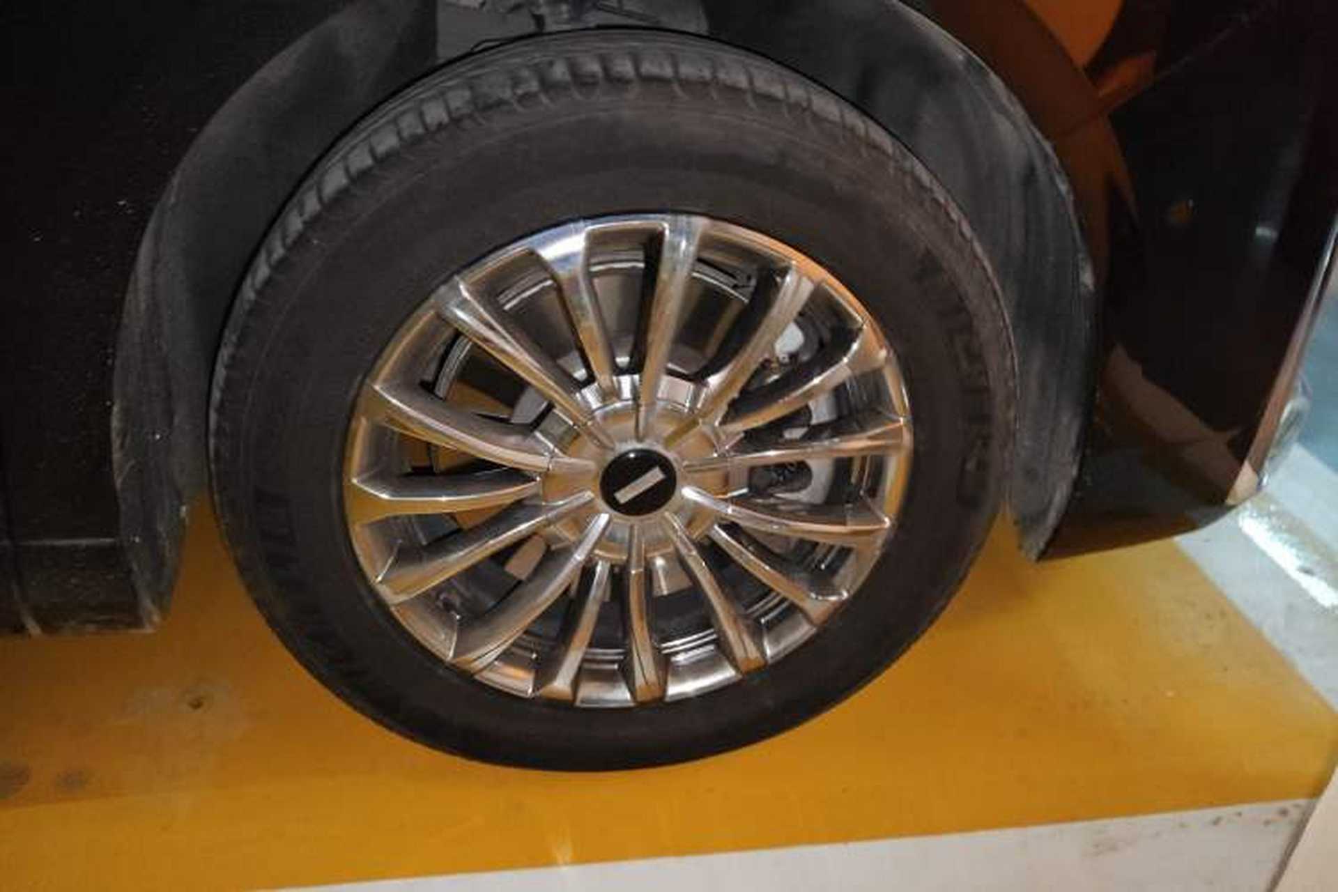 Used Wey Gaoshan 2023 Four-Wheel-Drive Executive Extended Version Right Front Wheel Hub