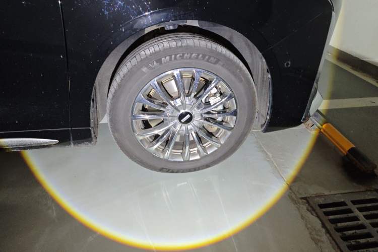 Used Wey Gaoshan 2023 Four-Wheel Drive Flagship Edition Right Front Wheel Hub