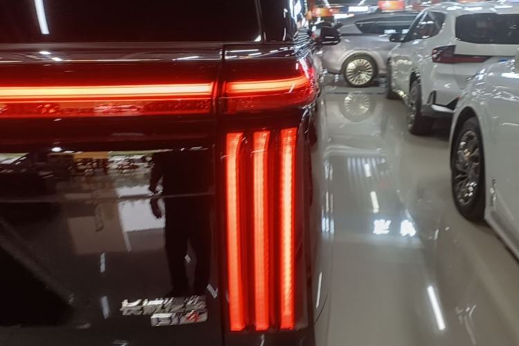 Used Wey Gaoshan 2023 Four-Wheel-Drive Executive Extended Version Right Rear Taillight