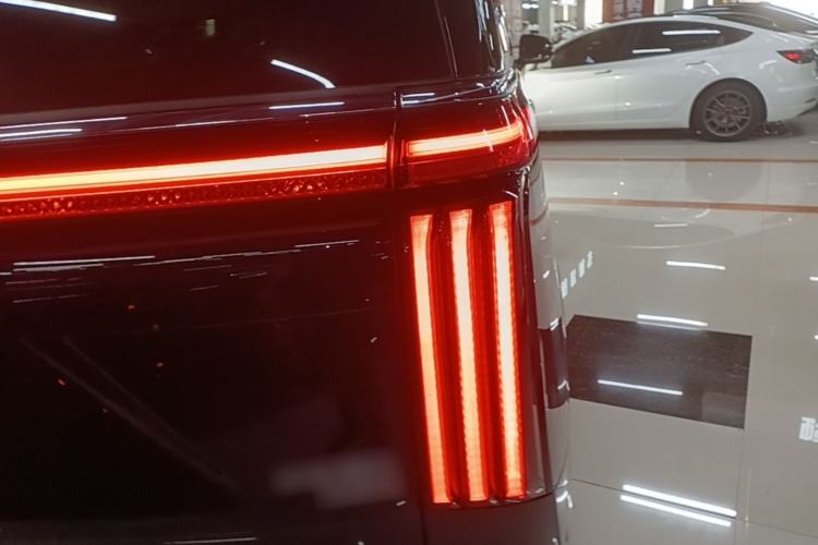 Used Wey Gaoshan 2023 Four-Wheel-Drive Executive Extended Version Right Rear Taillight