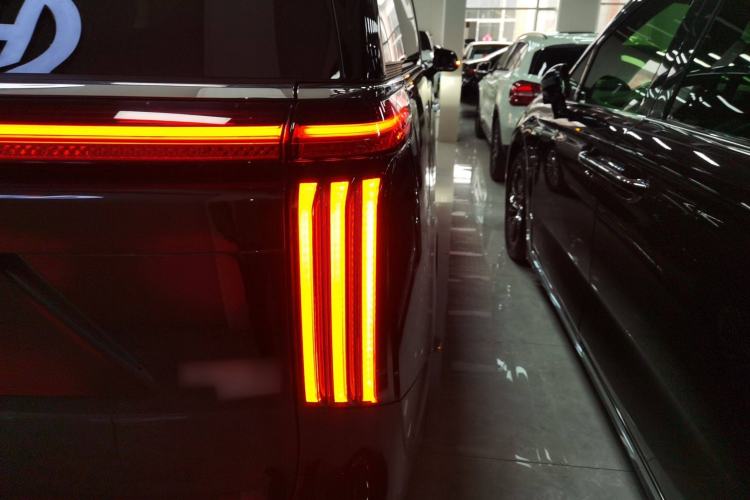 Used Wey Gaoshan 2023 Four-Wheel-Drive Executive Extended Version Right Rear Taillight