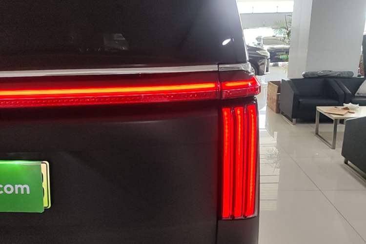 Used Wey Gaoshan 2023 Four-Wheel Drive Flagship Edition Right Rear Taillight