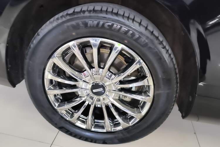 Used Wey Gaoshan 2023 Four-Wheel-Drive Executive Extended Version Right Rear Wheel Hub