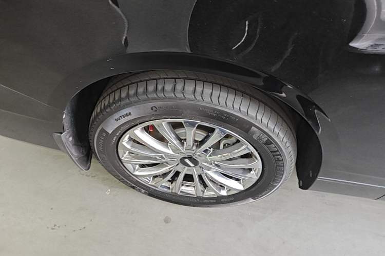 Used Wey Gaoshan 2023 Four-Wheel-Drive Executive Extended Version Right Rear Wheel Hub