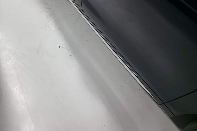 Used Wey Gaoshan 2023 Four-Wheel-Drive Executive Extended Version Right Side Sill