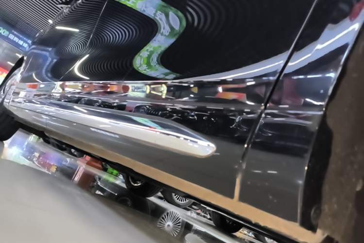 Used Wey Gaoshan 2023 Four-Wheel-Drive Executive Extended Version Right Side Sill