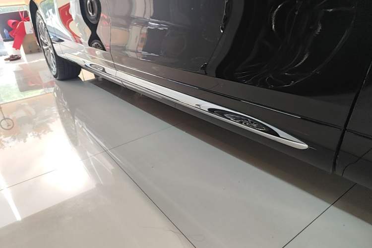 Used Wey Gaoshan 2023 Four-Wheel-Drive Executive Extended Version Right Side Sill
