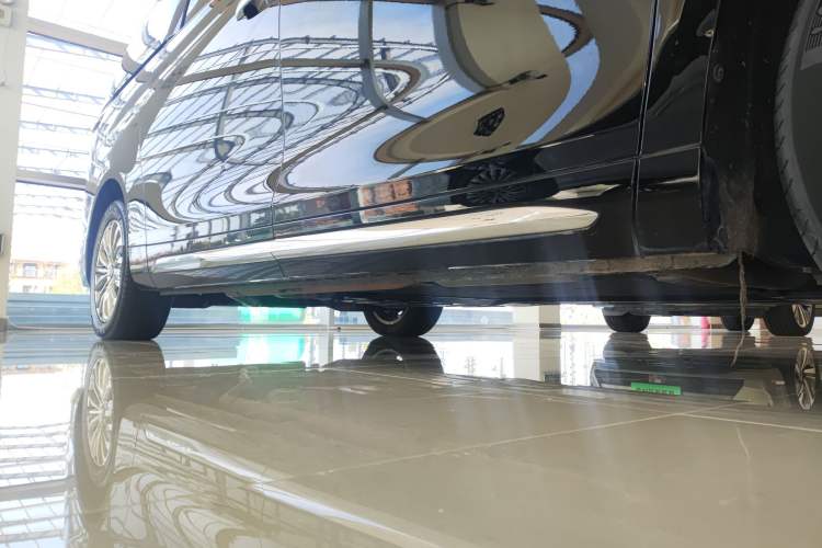 Used Wey Gaoshan 2023 Four-Wheel-Drive Executive Extended Version Right Side Sill