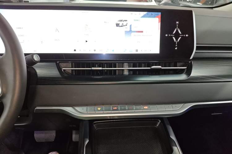 Used Wey Gaoshan 2023 Four-Wheel Drive Flagship Edition Audio And AC Panel