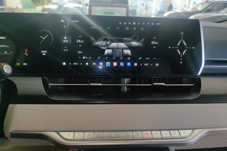 Used Wey Gaoshan 2023 Four-Wheel Drive Flagship Edition Audio And AC Panel