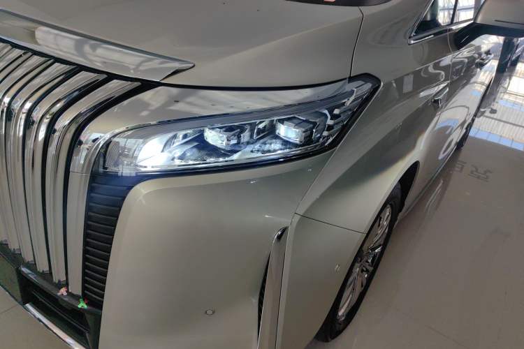 Used Wey Gaoshan 2023 Four-Wheel Drive Flagship Edition Left Front Headlight