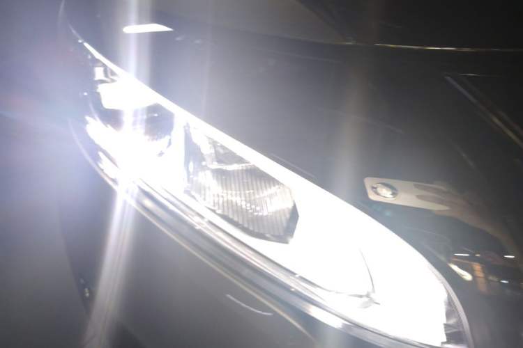 Used Wey Gaoshan 2023 Four-Wheel Drive Flagship Edition Right Front Headlight
