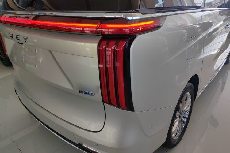 Used Wey Gaoshan 2023 Four-Wheel Drive Flagship Edition Right Rear Taillight