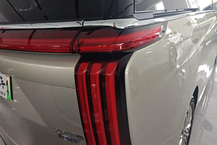 Used Wey Gaoshan 2023 Four-Wheel Drive Flagship Edition Right Rear Taillight