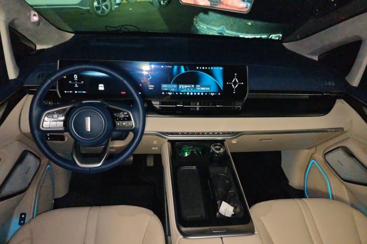 Used Wey Gaoshan 2023 Four-Wheel-Drive Executive Extended Version Center Console