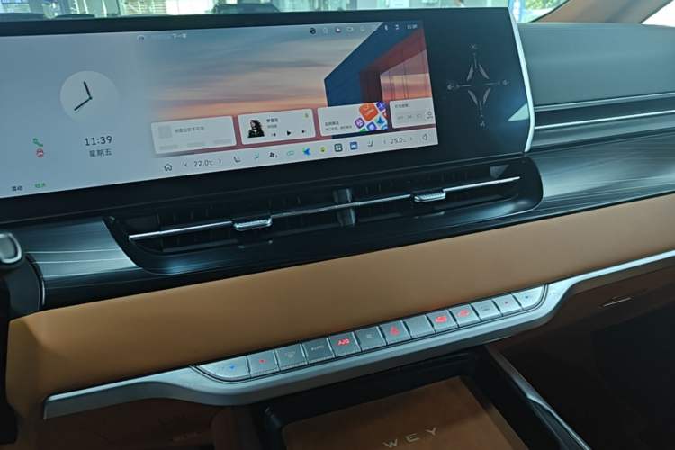 Used Wey Gaoshan 2023 Four-Wheel-Drive Executive Extended Version Audio And AC Panel