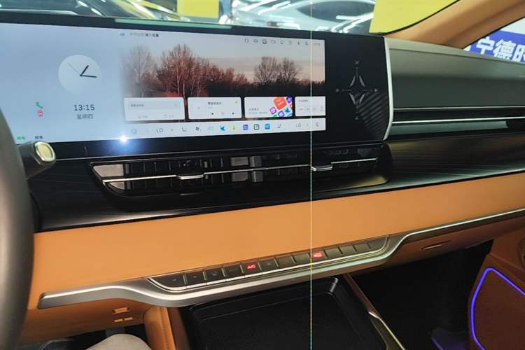Used Wey Gaoshan 2023 Four-Wheel-Drive Executive Extended Version Audio And AC Panel