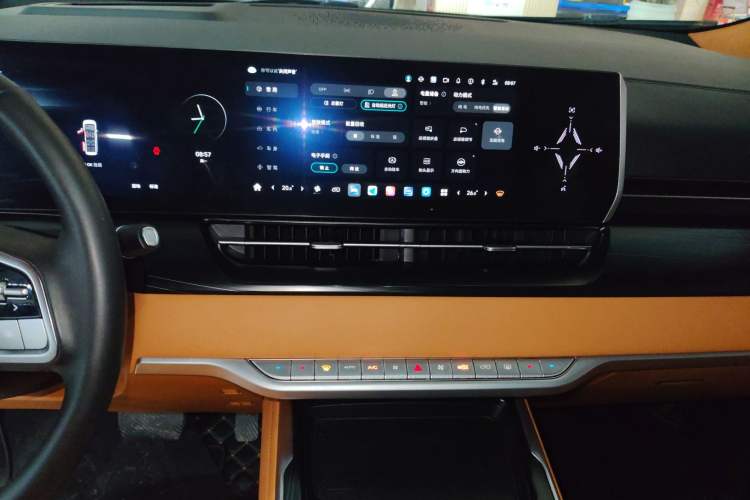 Used Wey Gaoshan 2023 Four-Wheel-Drive Executive Extended Version Audio And AC Panel